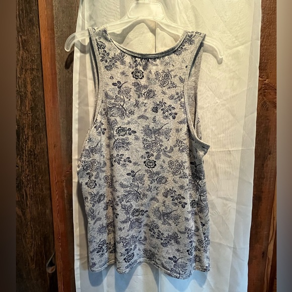 Lucky Brand tank Large EUC gray with blue floral print comfy! - Picture 3 of 3